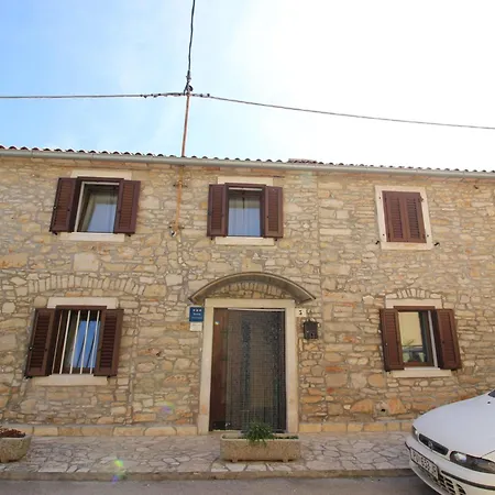 House Perla, Only 200 M From The Novigrad Istria
