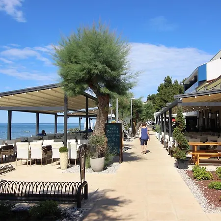 House Perla, Only 200 M From The Beach בית נופש